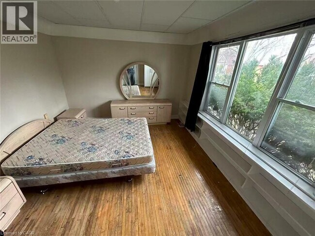 Photo - 35 Kingsmount St N