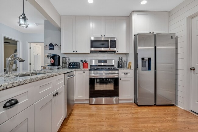 Photo - 1296 Diamond Ave SE