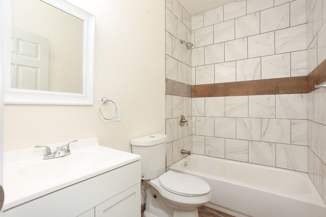 Building Photo - 22806 Shady Forest Dr Unit A