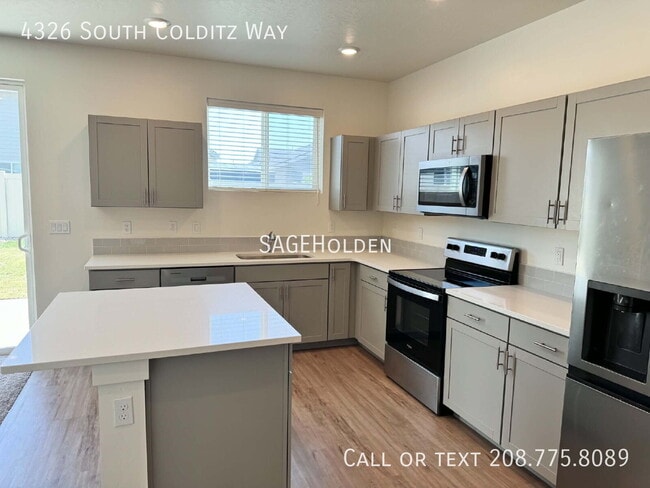 4326 S Colditz Wy