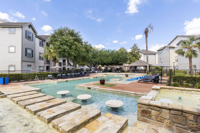 The Beverly at Shadow Lake apartments — community photo