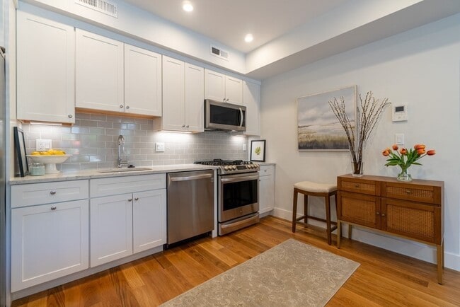 Photo - 874 South St