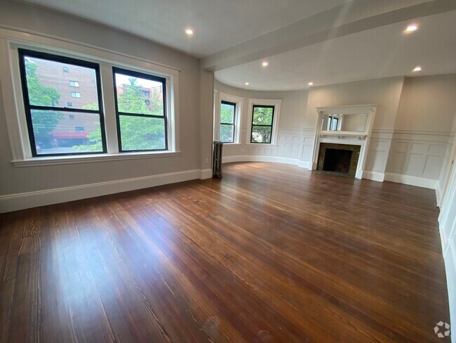 Building Photo - 1855 Beacon St Unit 2 Rental