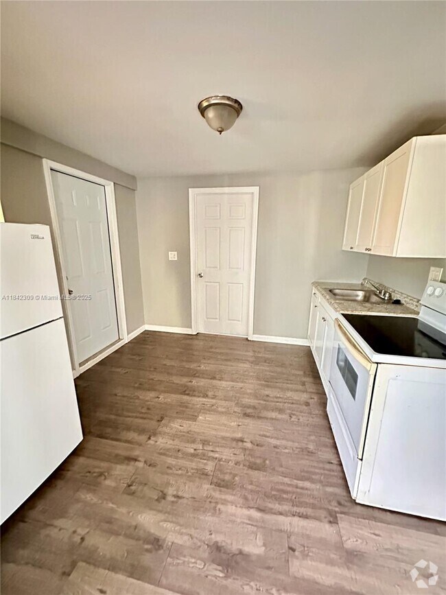 Building Photo - 6326 NW 4th Ave Unit 1 Rental