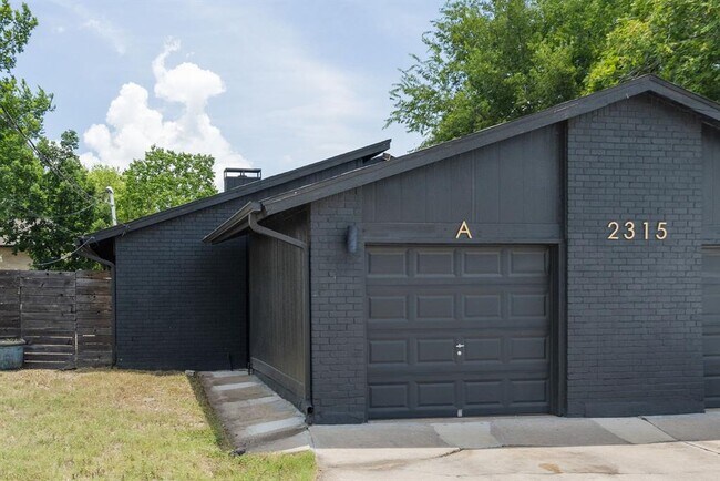 Building Photo - 2315 Burleson Rd Rental