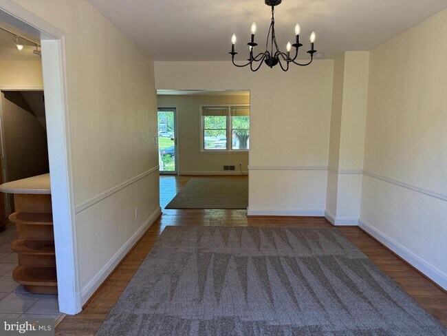 Photo - 1049 Winsford Rd