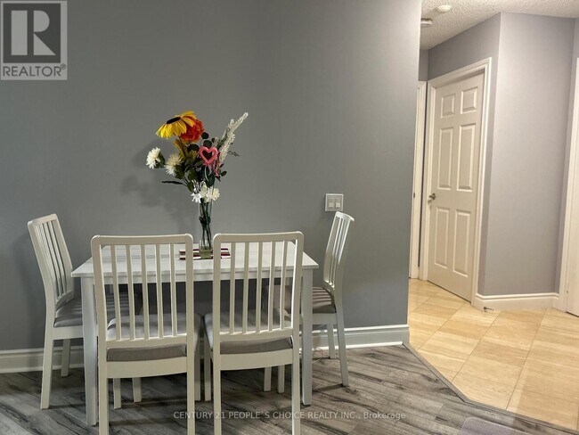 Photo - 80 Harrison Garden Blvd Unité 1124