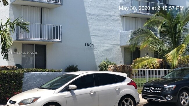 Building Photo - 1801 S Treasure Dr Unit 401