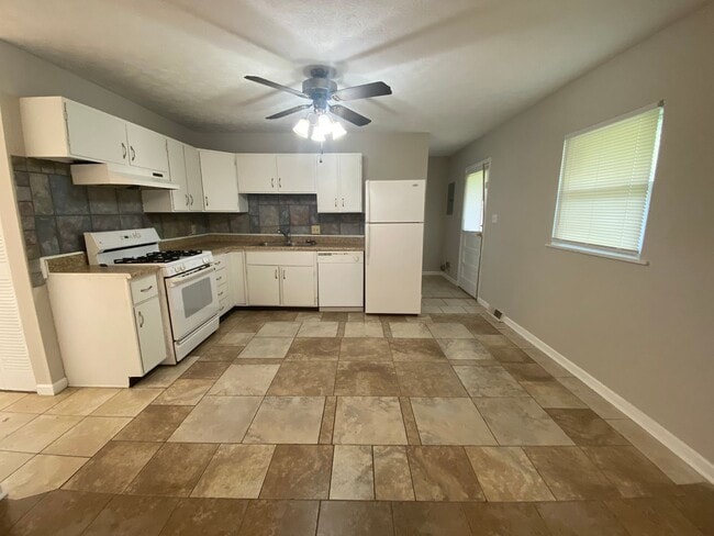 Photo - 845 Middle Dr