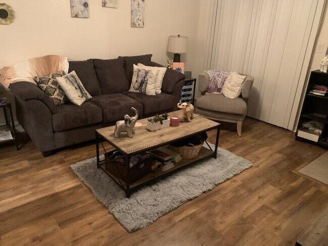 Photo - 1111 E University Dr Unidad #133