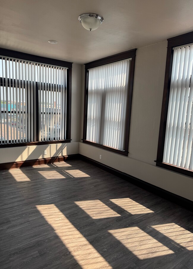 Building Photo - Western Building Unit 306
