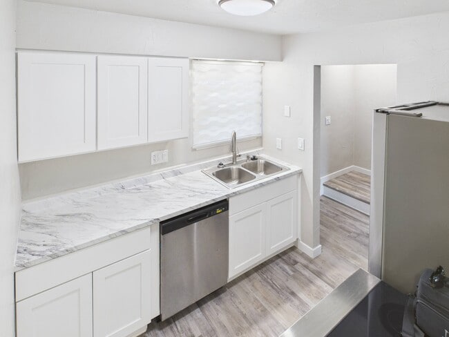 Photo - 1044 Coronado Pkwy S