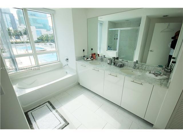 Photo - 950 Brickell Bay Dr Unit 1111