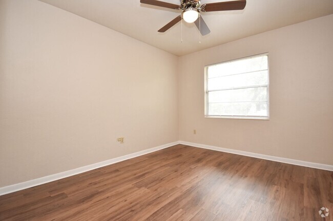 Building Photo - Recently Updated 3-Bedroom, 2-Bathroom Hom... Rental