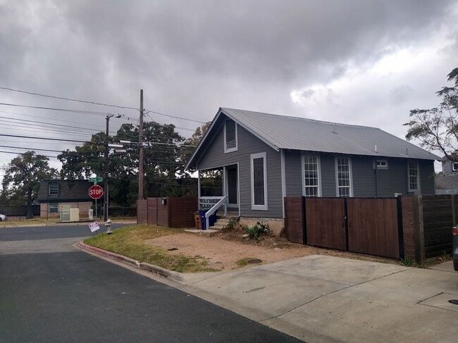 Photo - 2410 E 12th St