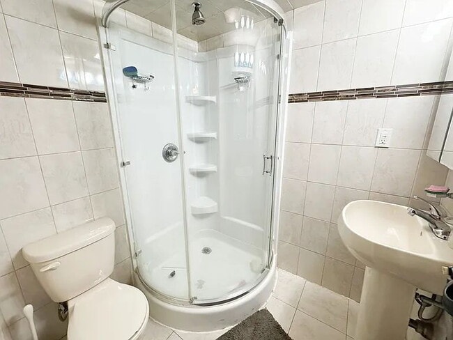 Photo - Spacious 1 Bedroom  Apartment Available In Prime Ditmars Location Unit Apt 4D