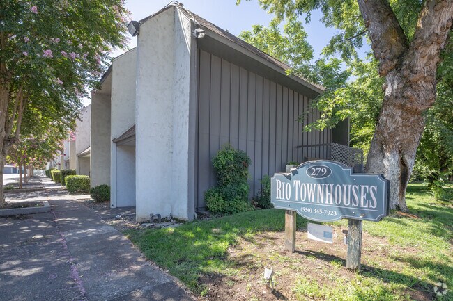 Letrero de monumento - Rio Townhouses