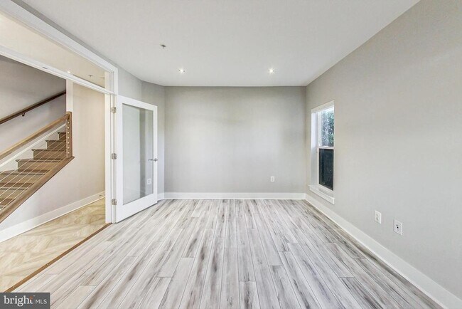 Photo - 1458 Piccard Dr