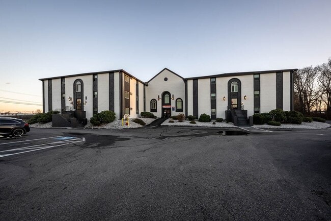 Kent Apartments - Kent Apartments