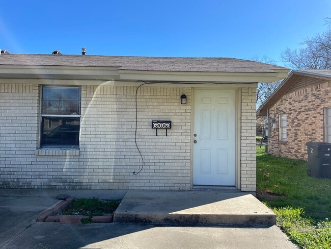 Building Photo - 1508 N W S Young Dr Rental