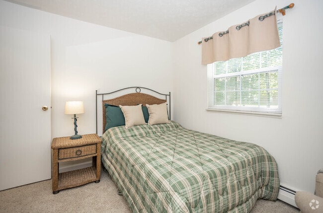2BR, 1BA - 850SF