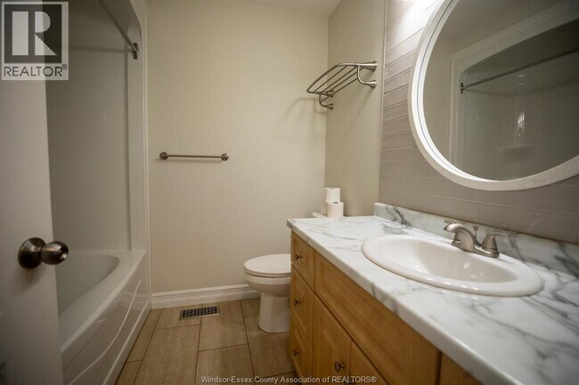 Photo - 98a Lansdowne Ave