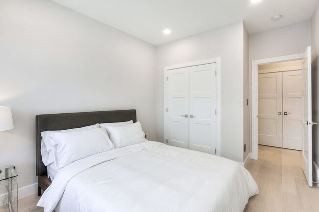 Photo - 13927-13102 102 Ave NW