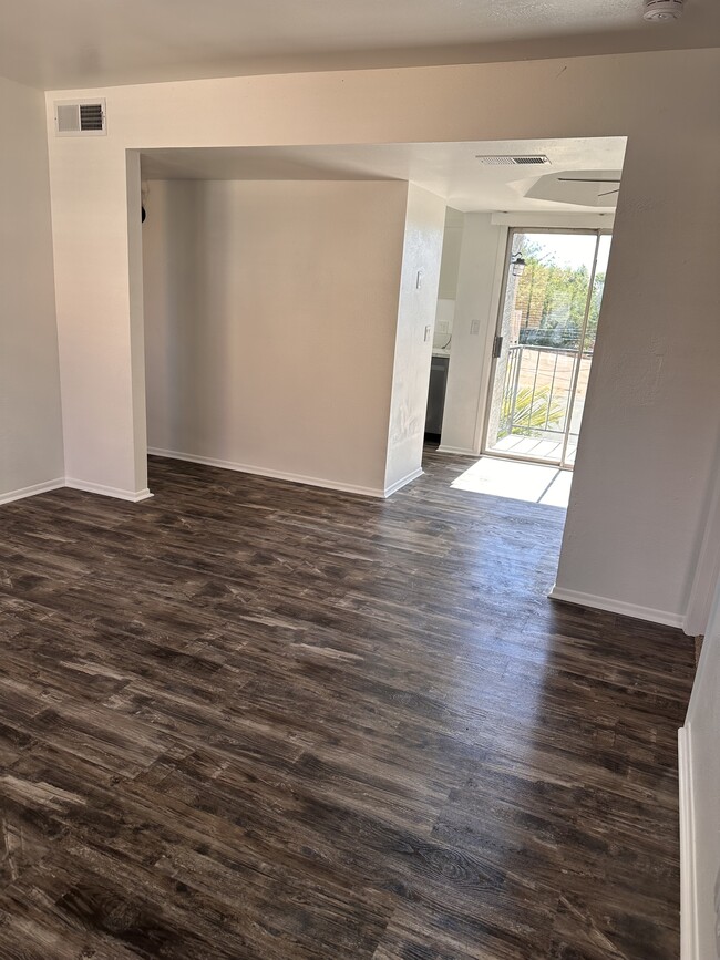 living room - 8841 N 2nd Way Apartamentos Unidad 4