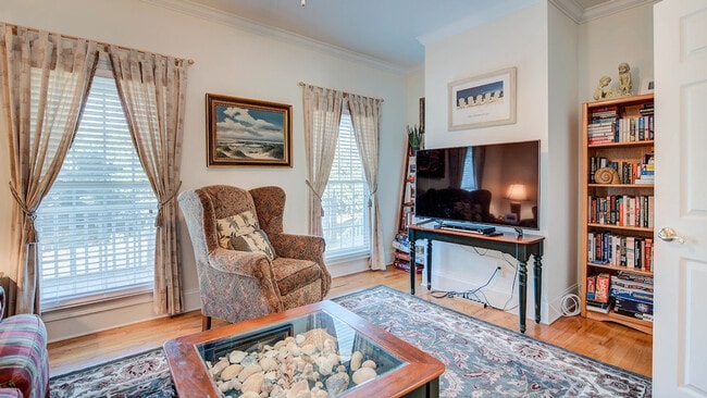 Photo - 203 Whiting Ln Unit SI ID1253378P