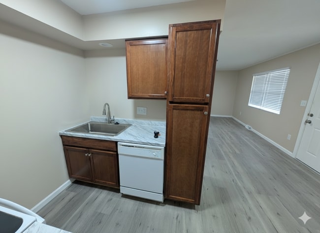 Photo - 407 Holiday Dr