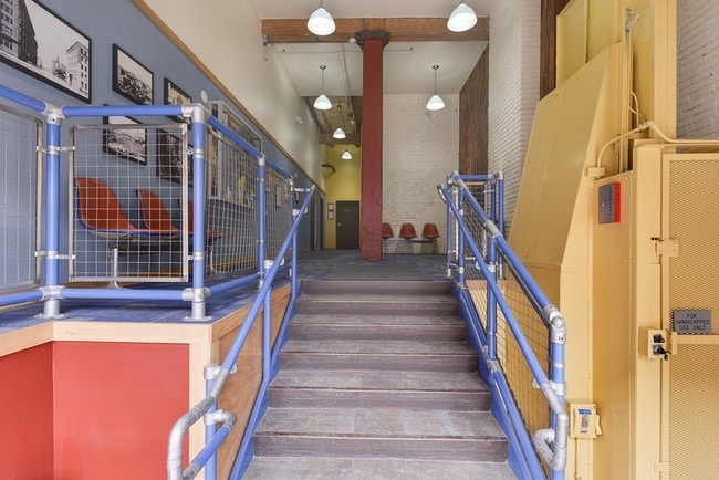 Main Entry - Lee Lofts