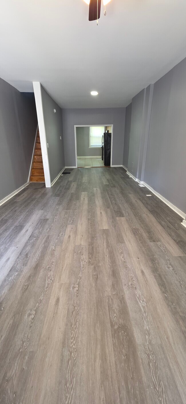 Photo - 2550 W Pratt St