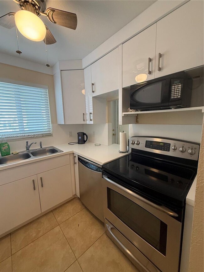 Photo - 2860 NE 14th Street Causeway Unit 406D