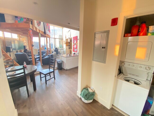 Photo - 1130 Boylston St