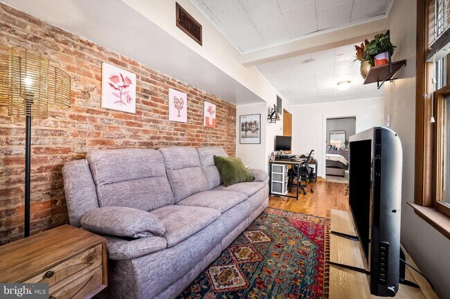 Photo - 639 S Montford Ave