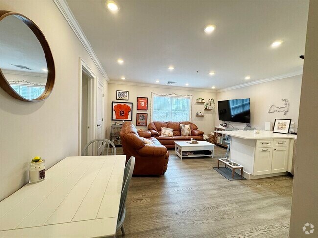Building Photo - 5R Trenton St Unit PH8 Rental