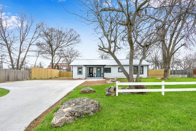 Photo - 569 Wright Ave