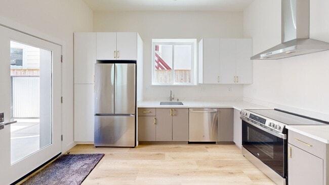 Building Photo - 69 Horace St Unit B