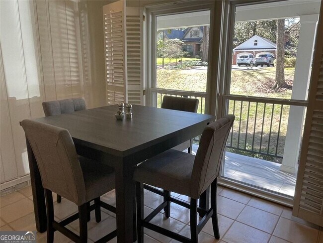 Photo - 370 Herrington Dr NE