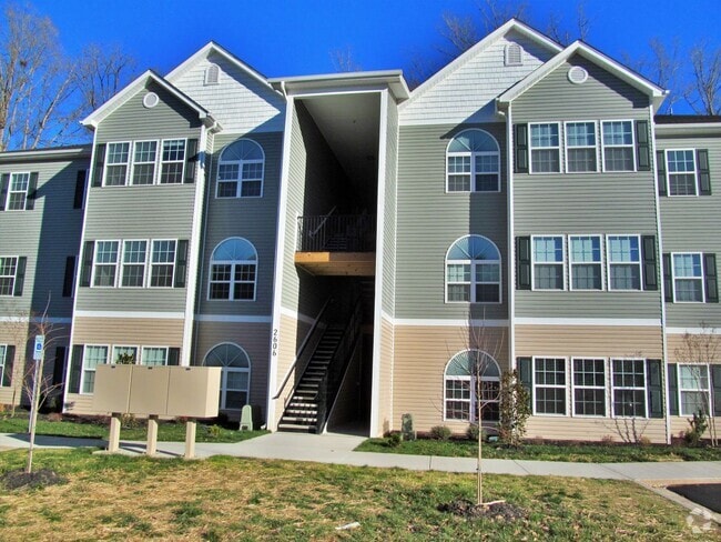Building Photo - Lower level Condo