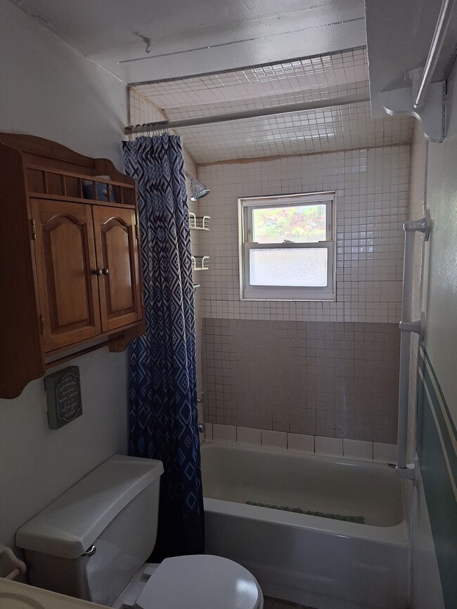 Photo - 33 Oakwood Trail S