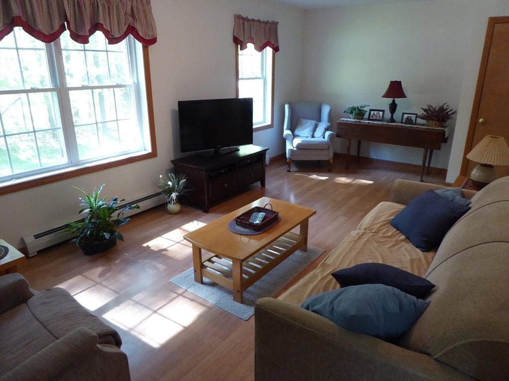 Photo - 107 N Liberty St