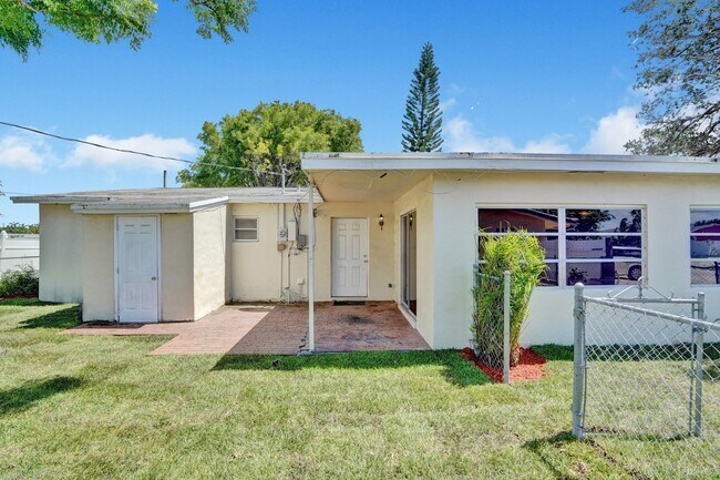 Photo - Spacious and beautiful home with a fenced backyard!