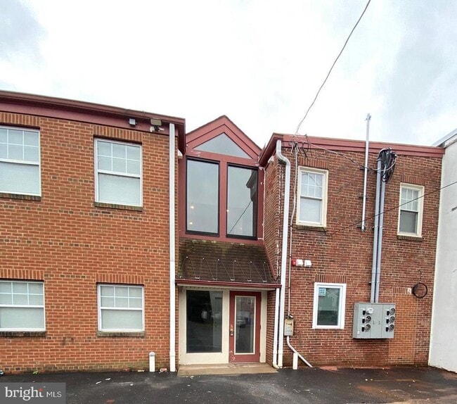 Photo - 45 E High St Unit 2ND FLOOR/2 BEDROOM