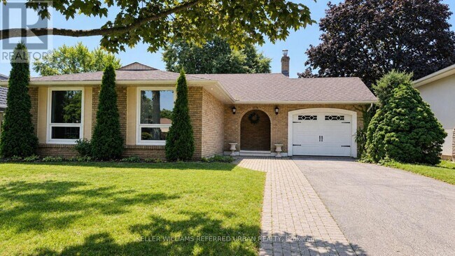 Photo - 2255 Urwin Crescent