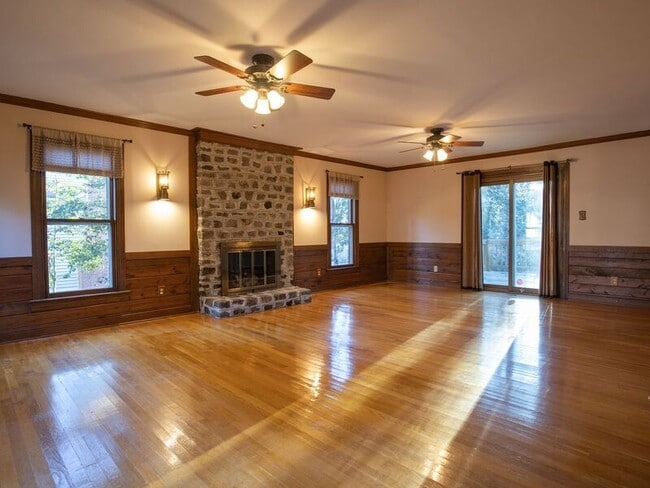 Photo - 4266 Roundhill Dr