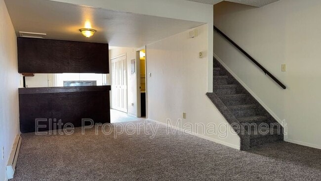Photo - 25 Royal Crest Dr