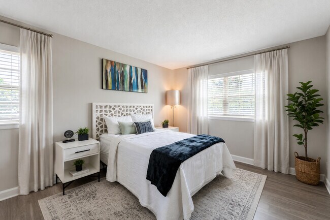 Collins Crossing Apartments