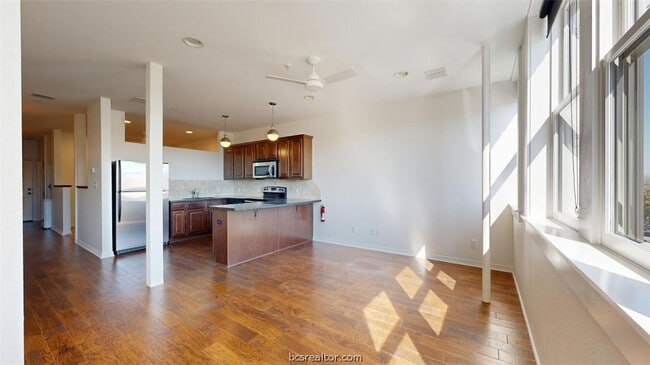 Photo - 206 N Main St Unidad 126