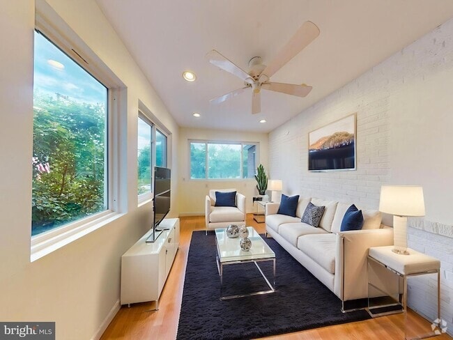 Building Photo - 3137 S Glebe Rd Rental